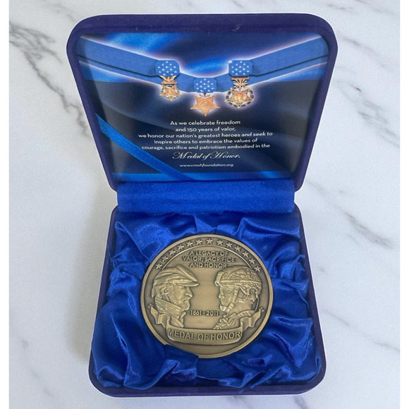 Medal of Honor Commemorative Challenge Coin & Case 1861-2011 Military Tradition - Picture 1 of 8
